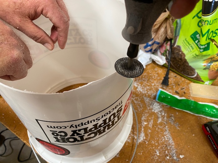 Cutting the bucket with a cutting wheel